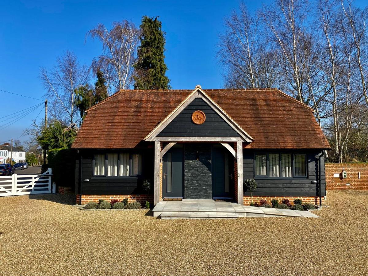 Hillside Farm Barn Apartment Woking Exterior photo