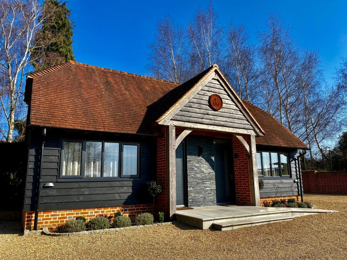 Hillside Farm Barn Apartment Woking Exterior photo