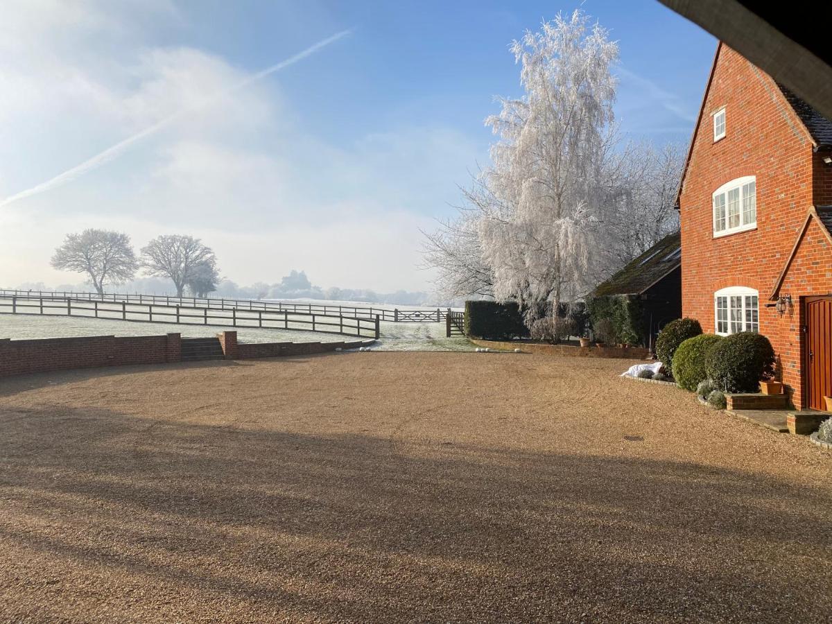 Hillside Farm Barn Apartment Woking Exterior photo